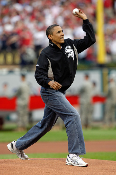 obama-throws-baseball1.jpg