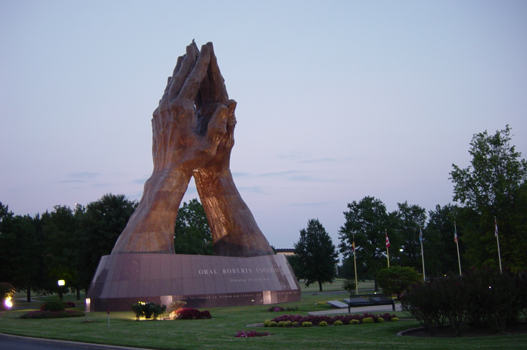 Praying_Hands_at_dusk_on_the_campus_of_Oral_Roberts_University.jpg